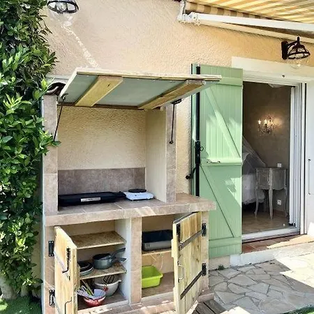 Bed & Breakfast La Bastide Du Levant A 50m De La *