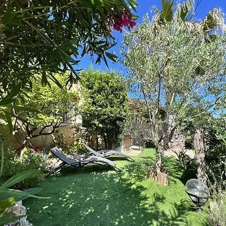 Bed & Breakfast La Bastide Du Levant A 50m De La *